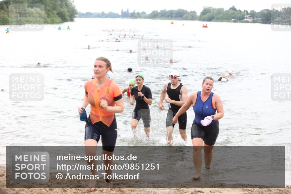 21.06.2026 - 29. Vierlanden-Triathlon Andreas Tolksdorf http://msf.ph/oto/9851251 21.06.2026 10:17:13 Schwimmen 386, 488, 521, 530, 533, 574, 585, 591, 599, 602, 625 meine-sportfotos.de