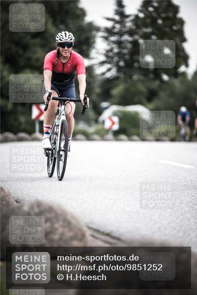 21.06.2026 - 29. Vierlanden-Triathlon H.Heesch http://msf.ph/oto/9851252 21.06.2026 10:28:42 Radfahren 390, 508, 583, 619 meine-sportfotos.de