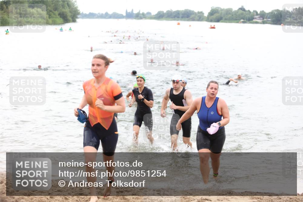 21.06.2026 - 29. Vierlanden-Triathlon Andreas Tolksdorf http://msf.ph/oto/9851254 21.06.2026 10:17:13 Schwimmen 386, 488, 521, 530, 533, 574, 585, 591, 599, 602, 625 meine-sportfotos.de