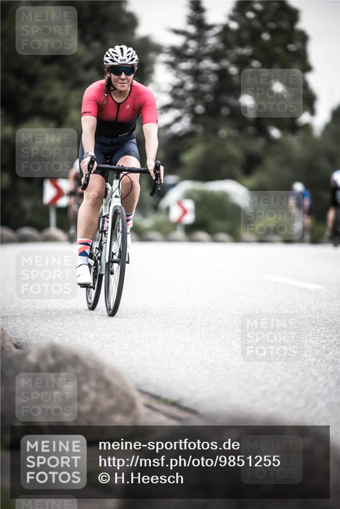 21.06.2026 - 29. Vierlanden-Triathlon H.Heesch http://msf.ph/oto/9851255 21.06.2026 10:28:42 Radfahren 390, 508, 583, 619 meine-sportfotos.de