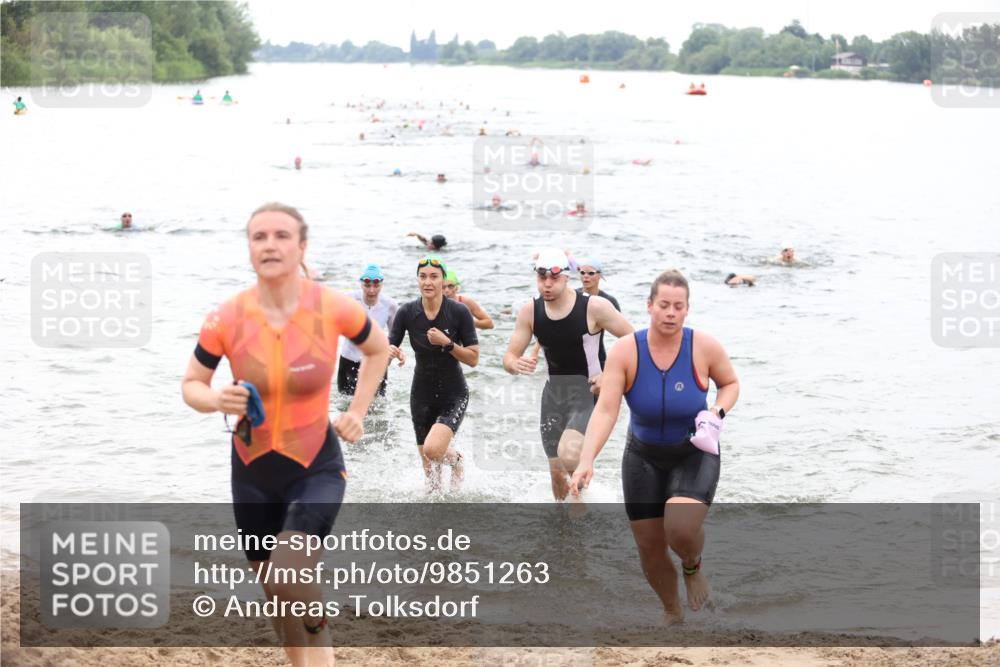 21.06.2026 - 29. Vierlanden-Triathlon Andreas Tolksdorf http://msf.ph/oto/9851263 21.06.2026 10:17:13 Schwimmen 386, 488, 521, 530, 533, 574, 585, 591, 599, 602, 625 meine-sportfotos.de
