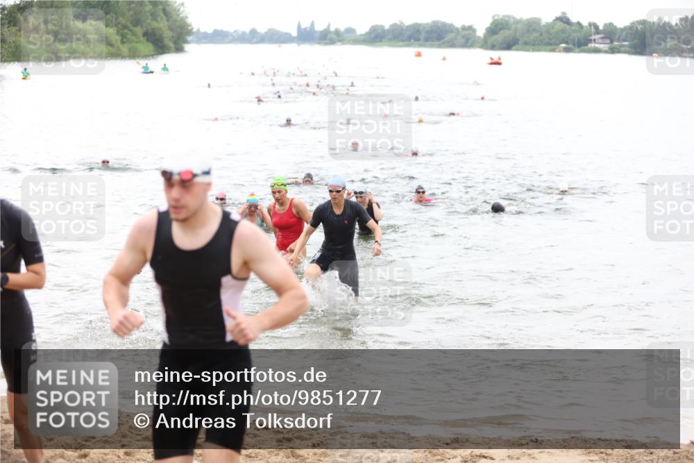 21.06.2026 - 29. Vierlanden-Triathlon Andreas Tolksdorf http://msf.ph/oto/9851277 21.06.2026 10:17:16 Schwimmen 369, 386, 486, 488, 517, 521, 530, 533, 574, 585, 591, 599, 602 meine-sportfotos.de