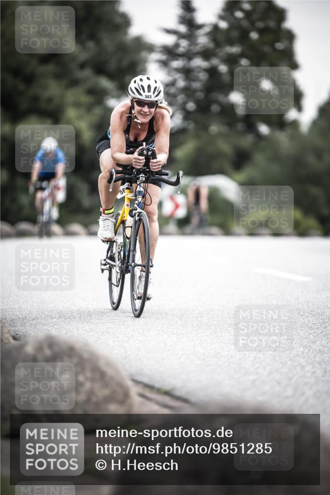 21.06.2026 - 29. Vierlanden-Triathlon H.Heesch http://msf.ph/oto/9851285 21.06.2026 10:28:46 Radfahren 27, 508, 551, 583, 619 meine-sportfotos.de