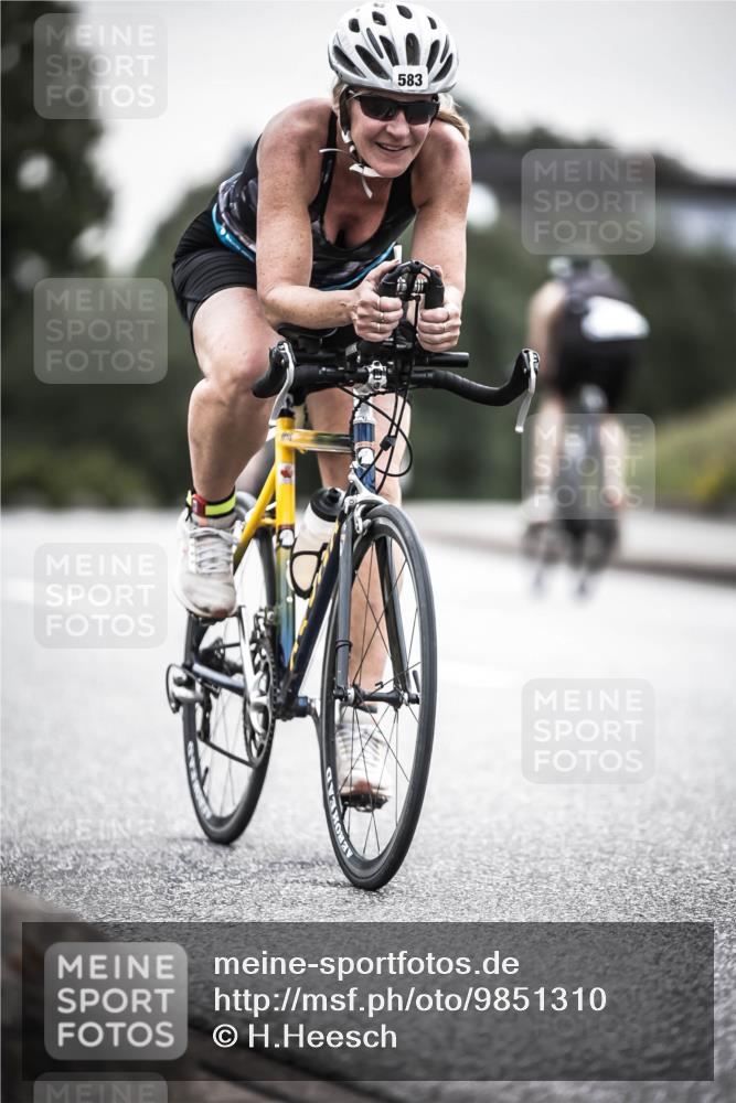 21.06.2026 - 29. Vierlanden-Triathlon H.Heesch http://msf.ph/oto/9851310 21.06.2026 10:28:47 Radfahren 27, 551, 583, 619 meine-sportfotos.de