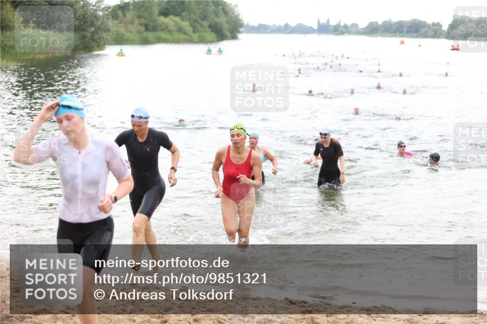 21.06.2026 - 29. Vierlanden-Triathlon Andreas Tolksdorf http://msf.ph/oto/9851321 21.06.2026 10:17:19 Schwimmen 369, 386, 486, 517, 530, 543, 567, 574, 585, 591, 599, 600, 602 meine-sportfotos.de