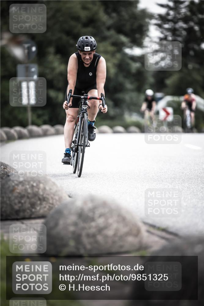 21.06.2026 - 29. Vierlanden-Triathlon H.Heesch http://msf.ph/oto/9851325 21.06.2026 10:28:52 Radfahren 27, 499, 551, 553, 619 meine-sportfotos.de