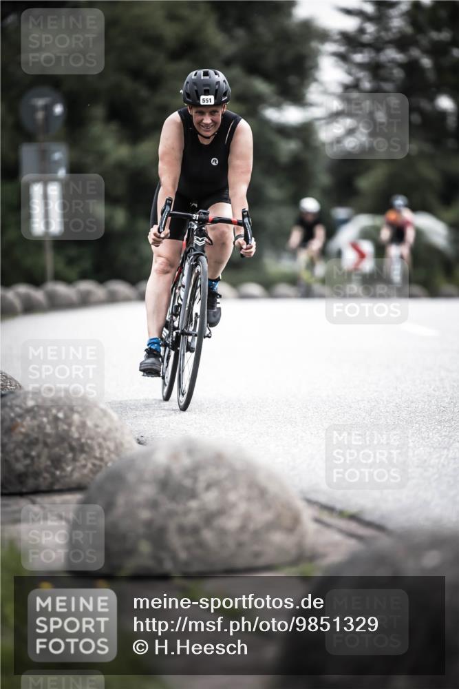 21.06.2026 - 29. Vierlanden-Triathlon H.Heesch http://msf.ph/oto/9851329 21.06.2026 10:28:52 Radfahren 27, 499, 551, 553, 619 meine-sportfotos.de
