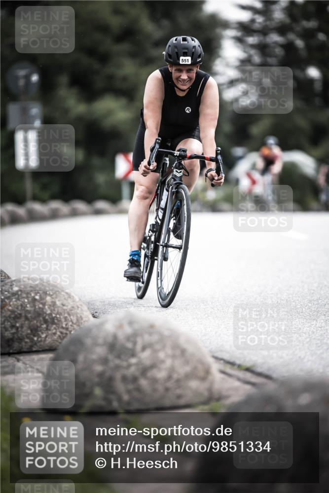 21.06.2026 - 29. Vierlanden-Triathlon H.Heesch http://msf.ph/oto/9851334 21.06.2026 10:28:53 Radfahren 27, 499, 551, 553, 558, 619 meine-sportfotos.de