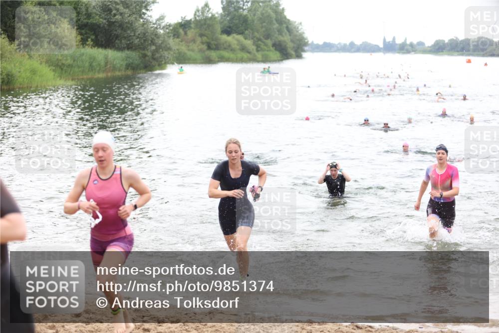21.06.2026 - 29. Vierlanden-Triathlon Andreas Tolksdorf http://msf.ph/oto/9851374 21.06.2026 10:17:26 Schwimmen 369, 486, 517, 543, 567, 585, 599, 600 meine-sportfotos.de