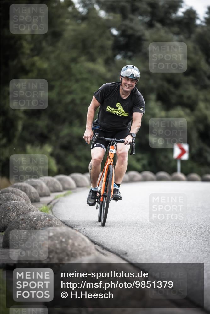 21.06.2026 - 29. Vierlanden-Triathlon H.Heesch http://msf.ph/oto/9851379 21.06.2026 12:02:39 Radfahren 760, 806, 878, 892 meine-sportfotos.de