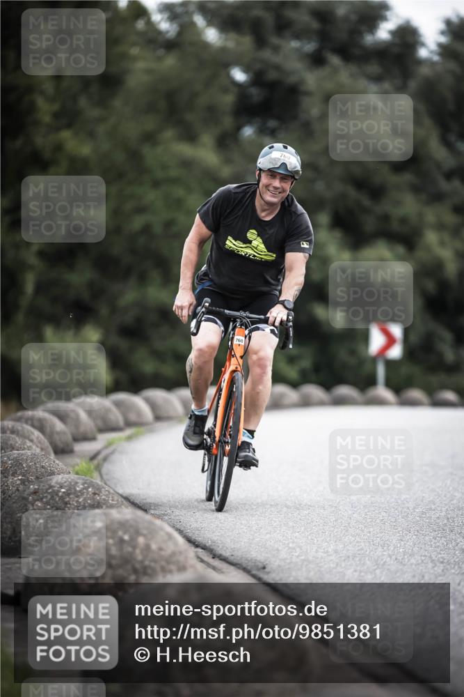 21.06.2026 - 29. Vierlanden-Triathlon H.Heesch http://msf.ph/oto/9851381 21.06.2026 12:02:39 Radfahren 760, 806, 878, 892 meine-sportfotos.de