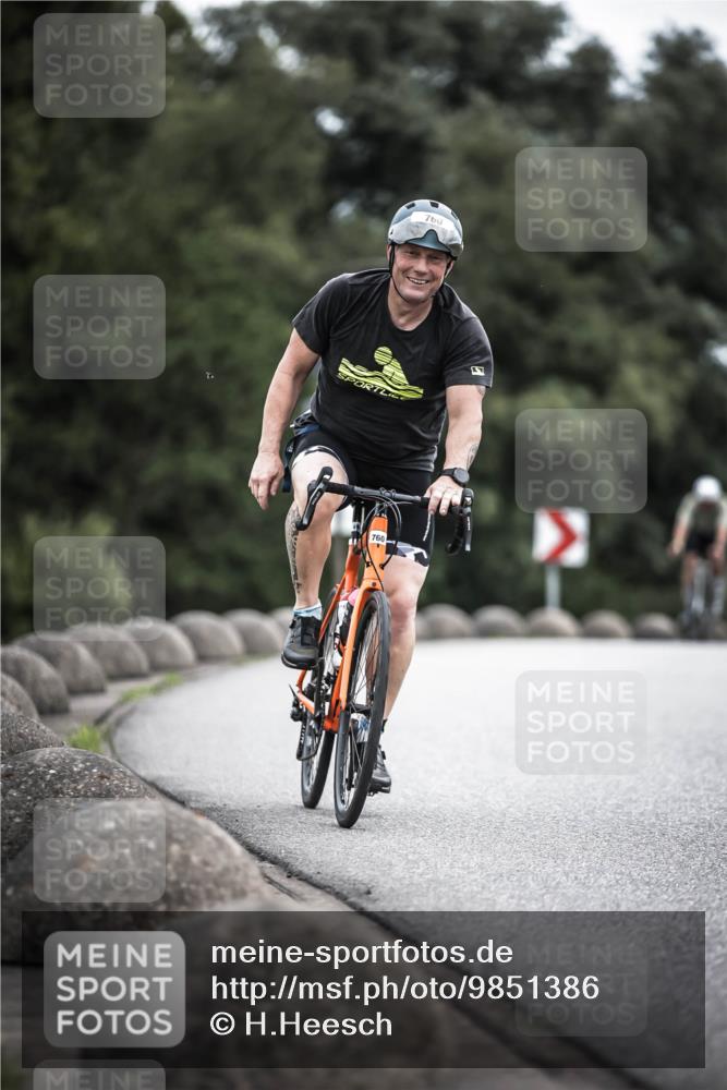 21.06.2026 - 29. Vierlanden-Triathlon H.Heesch http://msf.ph/oto/9851386 21.06.2026 12:02:39 Radfahren 760, 806, 878, 892 meine-sportfotos.de