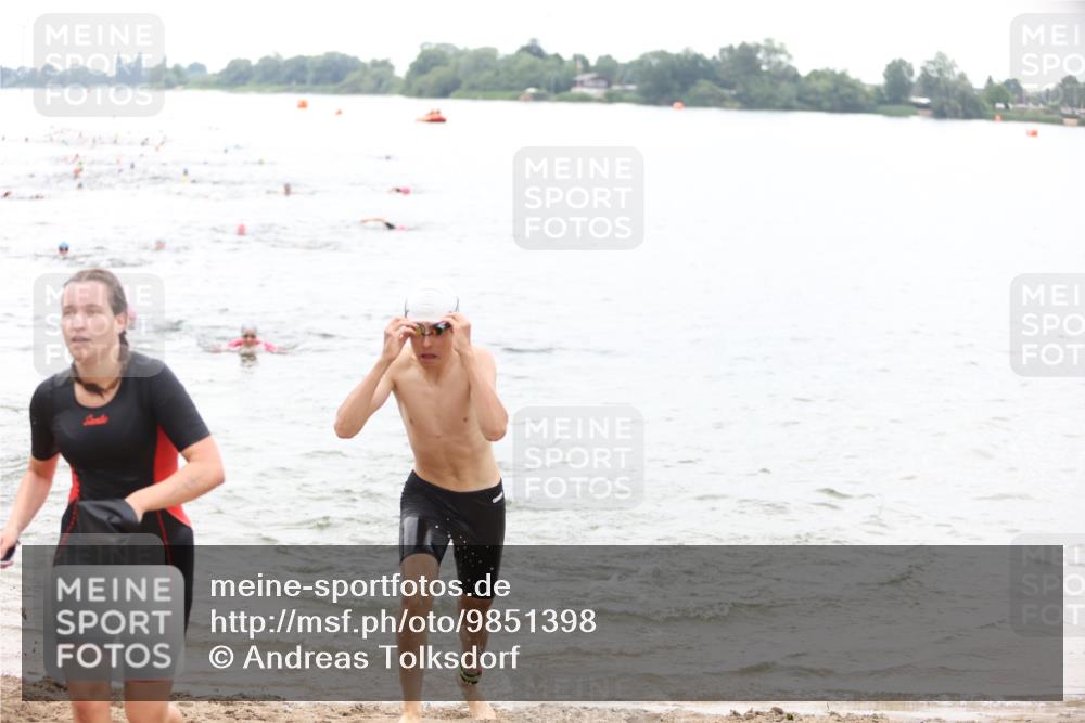 21.06.2026 - 29. Vierlanden-Triathlon Andreas Tolksdorf http://msf.ph/oto/9851398 21.06.2026 10:17:29 Schwimmen 353, 369, 486, 508, 517, 543, 567, 599, 600 meine-sportfotos.de