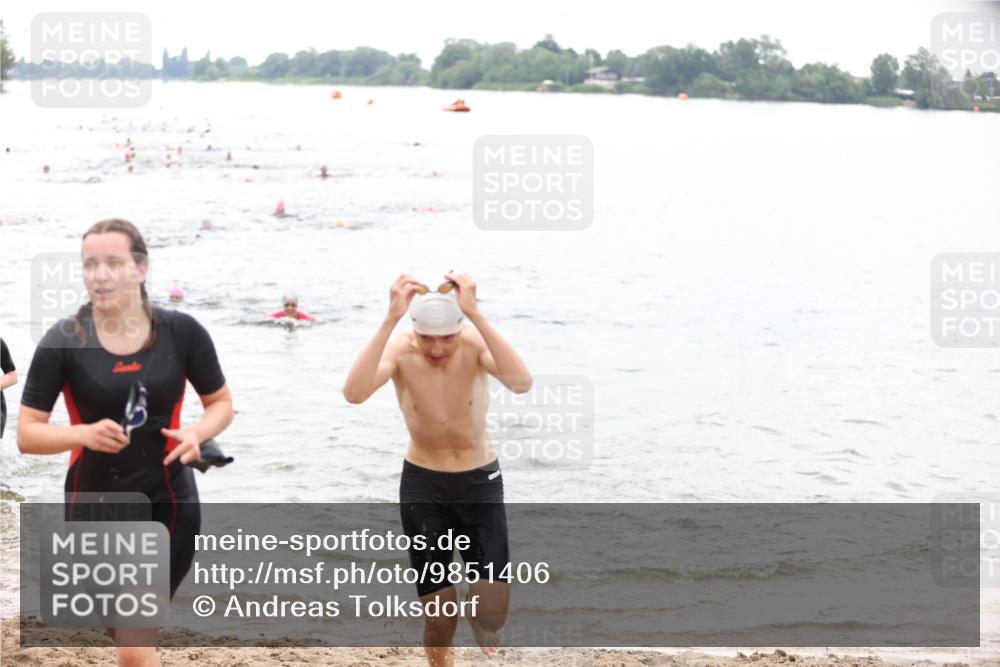 21.06.2026 - 29. Vierlanden-Triathlon Andreas Tolksdorf http://msf.ph/oto/9851406 21.06.2026 10:17:29 Schwimmen 353, 369, 486, 508, 517, 543, 567, 599, 600 meine-sportfotos.de