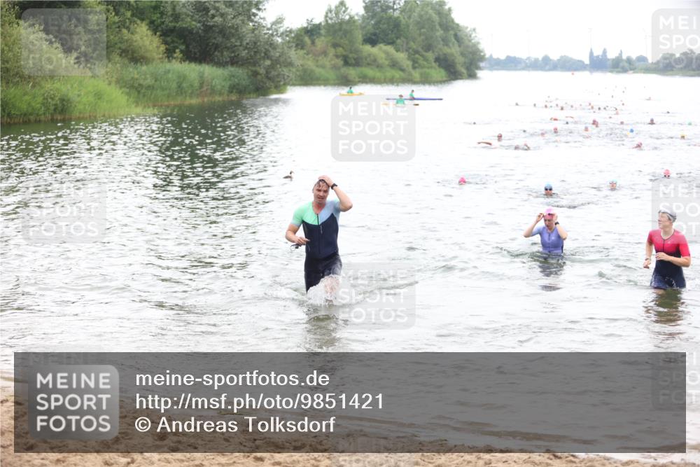 21.06.2026 - 29. Vierlanden-Triathlon Andreas Tolksdorf http://msf.ph/oto/9851421 21.06.2026 10:17:35 Schwimmen 353, 508, 575, 600 meine-sportfotos.de
