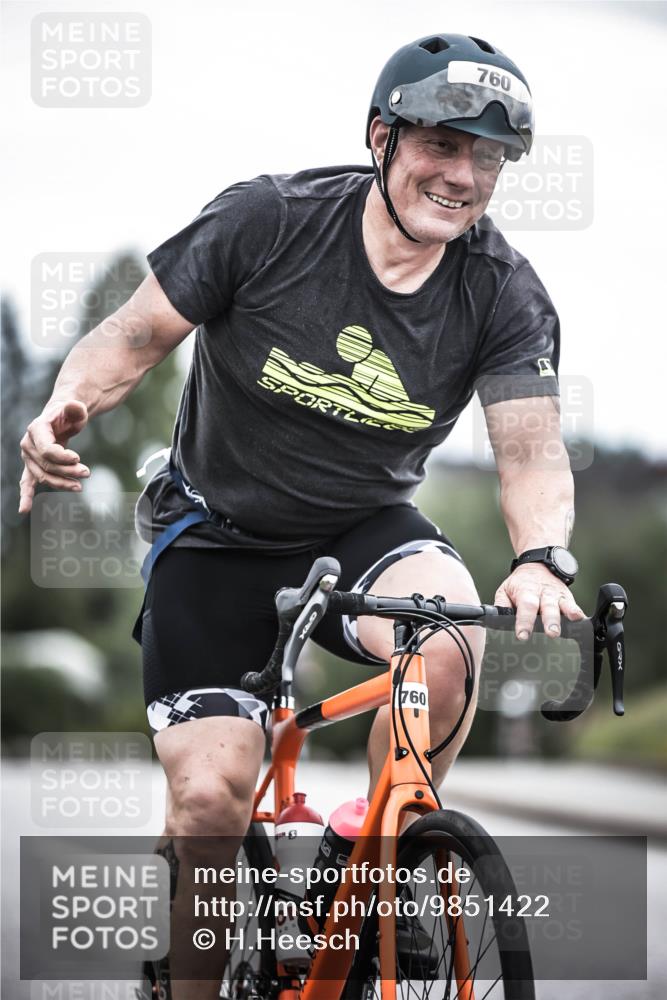 21.06.2026 - 29. Vierlanden-Triathlon H.Heesch http://msf.ph/oto/9851422 21.06.2026 12:02:40 Radfahren 760, 806, 878, 892 meine-sportfotos.de