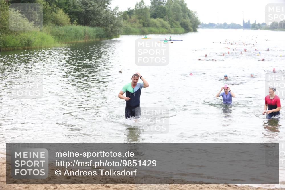 21.06.2026 - 29. Vierlanden-Triathlon Andreas Tolksdorf http://msf.ph/oto/9851429 21.06.2026 10:17:35 Schwimmen 353, 508, 575, 600 meine-sportfotos.de