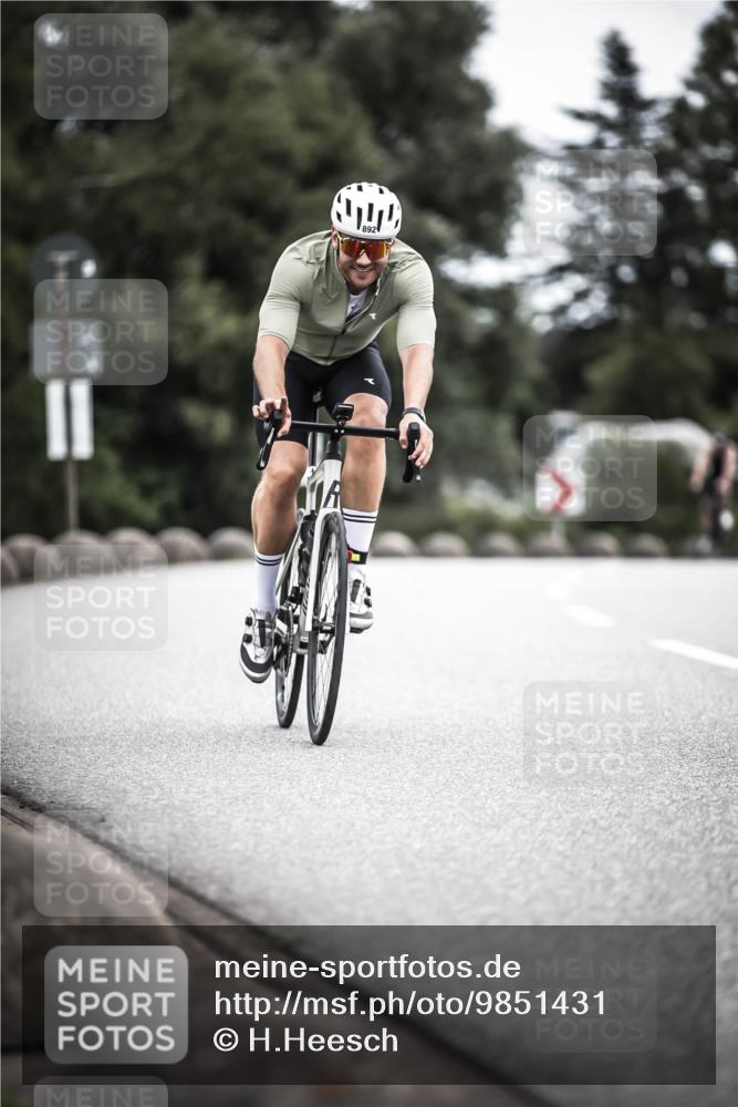 21.06.2026 - 29. Vierlanden-Triathlon H.Heesch http://msf.ph/oto/9851431 21.06.2026 12:02:43 Radfahren 760, 772, 806, 846, 869, 870, 878, 881, 892 meine-sportfotos.de