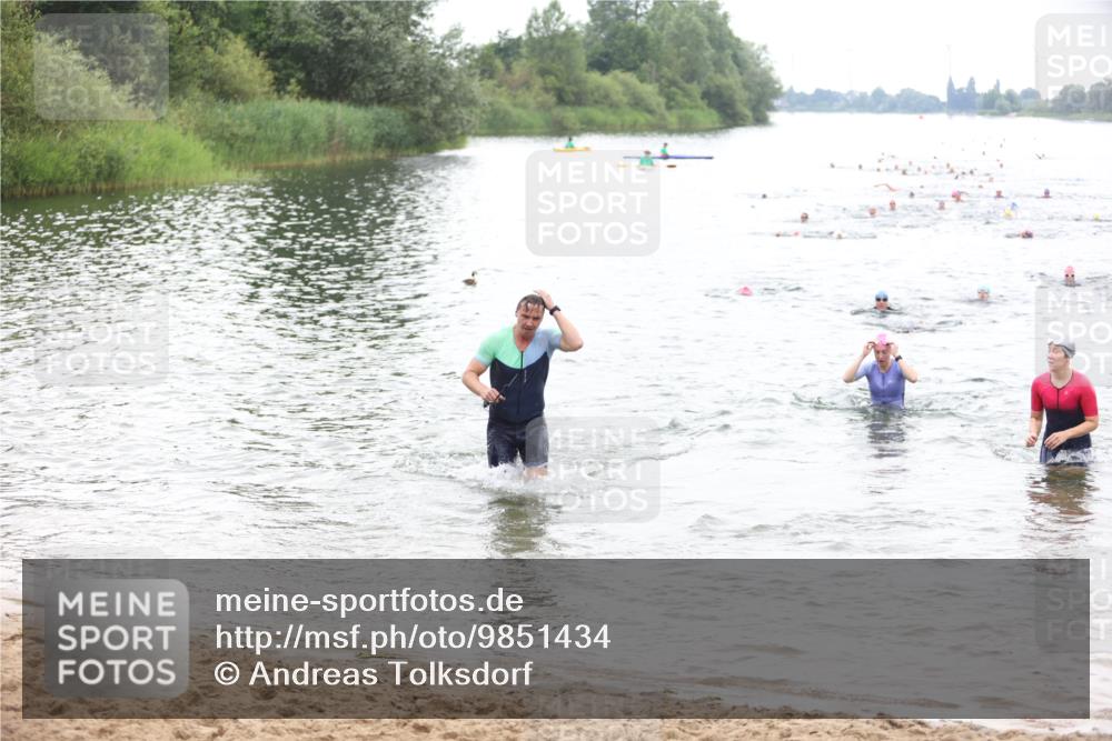 21.06.2026 - 29. Vierlanden-Triathlon Andreas Tolksdorf http://msf.ph/oto/9851434 21.06.2026 10:17:35 Schwimmen 353, 508, 575, 600 meine-sportfotos.de