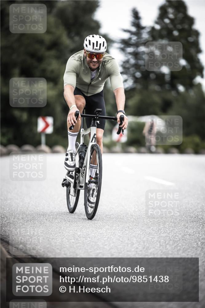 21.06.2026 - 29. Vierlanden-Triathlon H.Heesch http://msf.ph/oto/9851438 21.06.2026 12:02:44 Radfahren 760, 772, 806, 846, 869, 870, 881, 892 meine-sportfotos.de