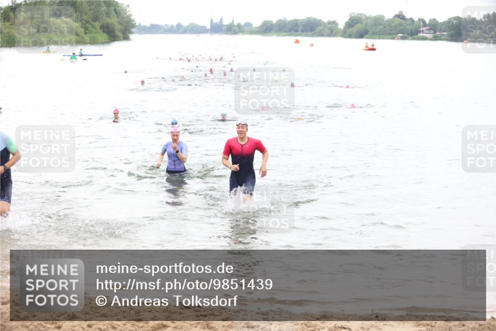 21.06.2026 - 29. Vierlanden-Triathlon Andreas Tolksdorf http://msf.ph/oto/9851439 21.06.2026 10:17:36 Schwimmen 353, 508, 575 meine-sportfotos.de