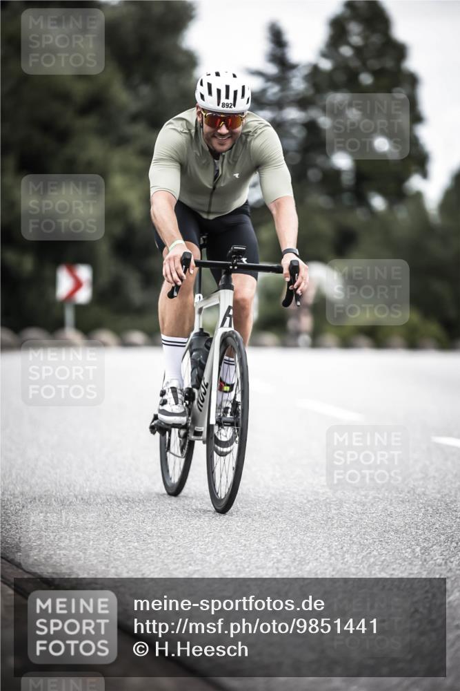 21.06.2026 - 29. Vierlanden-Triathlon H.Heesch http://msf.ph/oto/9851441 21.06.2026 12:02:44 Radfahren 760, 772, 806, 846, 869, 870, 881, 892 meine-sportfotos.de
