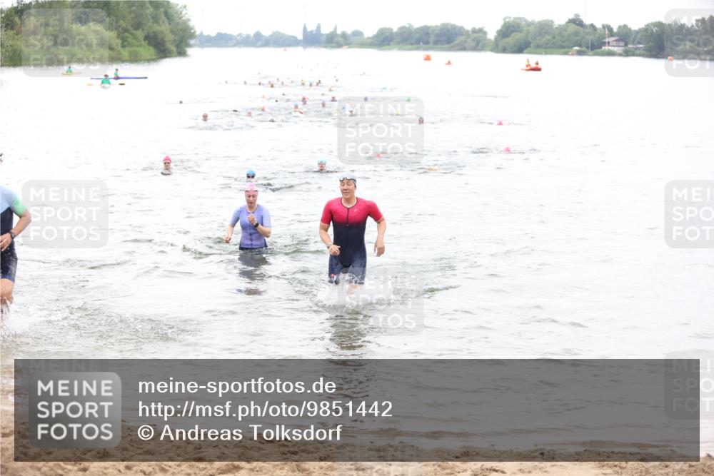 21.06.2026 - 29. Vierlanden-Triathlon Andreas Tolksdorf http://msf.ph/oto/9851442 21.06.2026 10:17:36 Schwimmen 353, 508, 575 meine-sportfotos.de