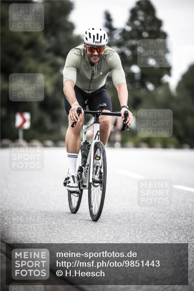 21.06.2026 - 29. Vierlanden-Triathlon H.Heesch http://msf.ph/oto/9851443 21.06.2026 12:02:44 Radfahren 760, 772, 806, 846, 869, 870, 881, 892 meine-sportfotos.de