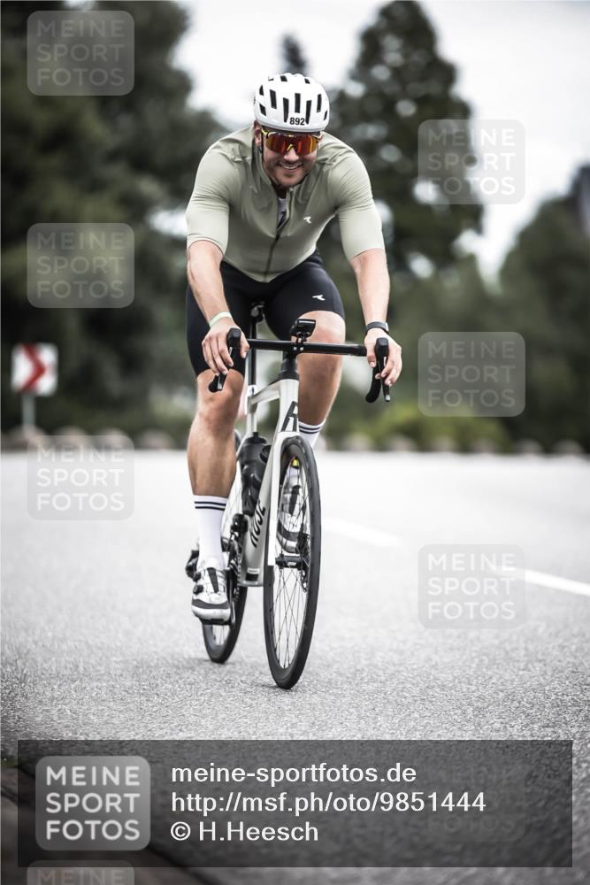21.06.2026 - 29. Vierlanden-Triathlon H.Heesch http://msf.ph/oto/9851444 21.06.2026 12:02:44 Radfahren 760, 772, 806, 846, 869, 870, 881, 892 meine-sportfotos.de