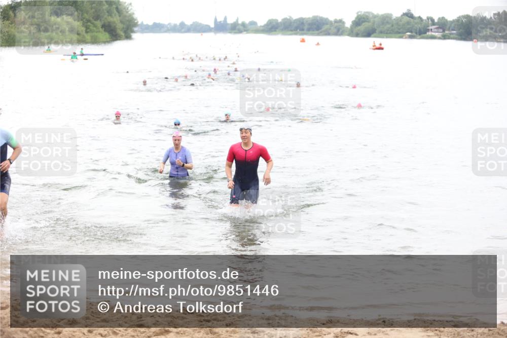 21.06.2026 - 29. Vierlanden-Triathlon Andreas Tolksdorf http://msf.ph/oto/9851446 21.06.2026 10:17:36 Schwimmen 353, 508, 575 meine-sportfotos.de