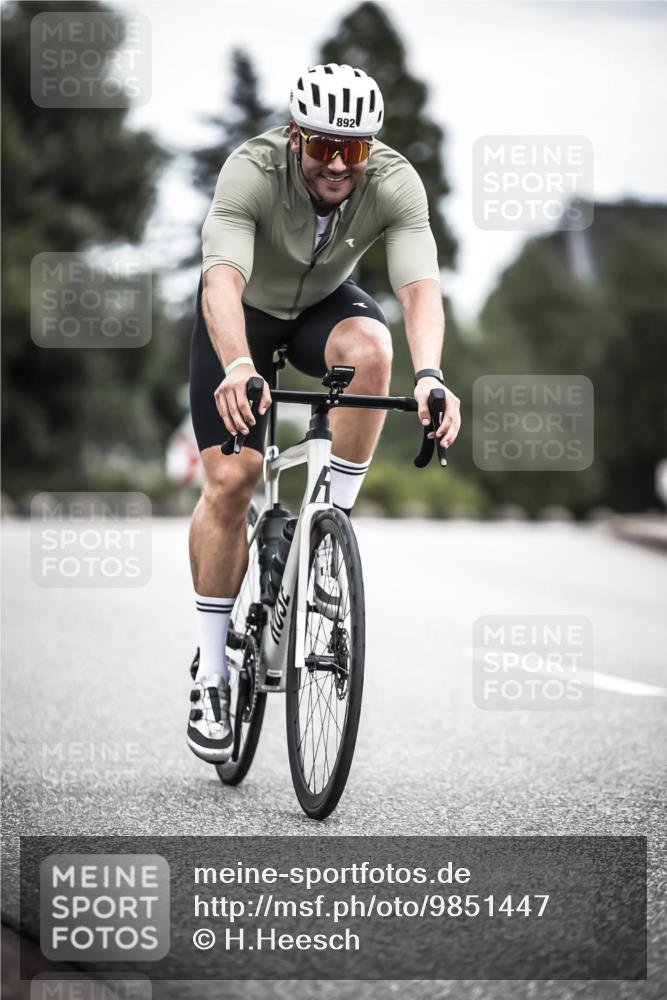 21.06.2026 - 29. Vierlanden-Triathlon H.Heesch http://msf.ph/oto/9851447 21.06.2026 12:02:44 Radfahren 760, 772, 806, 846, 869, 870, 881, 892 meine-sportfotos.de