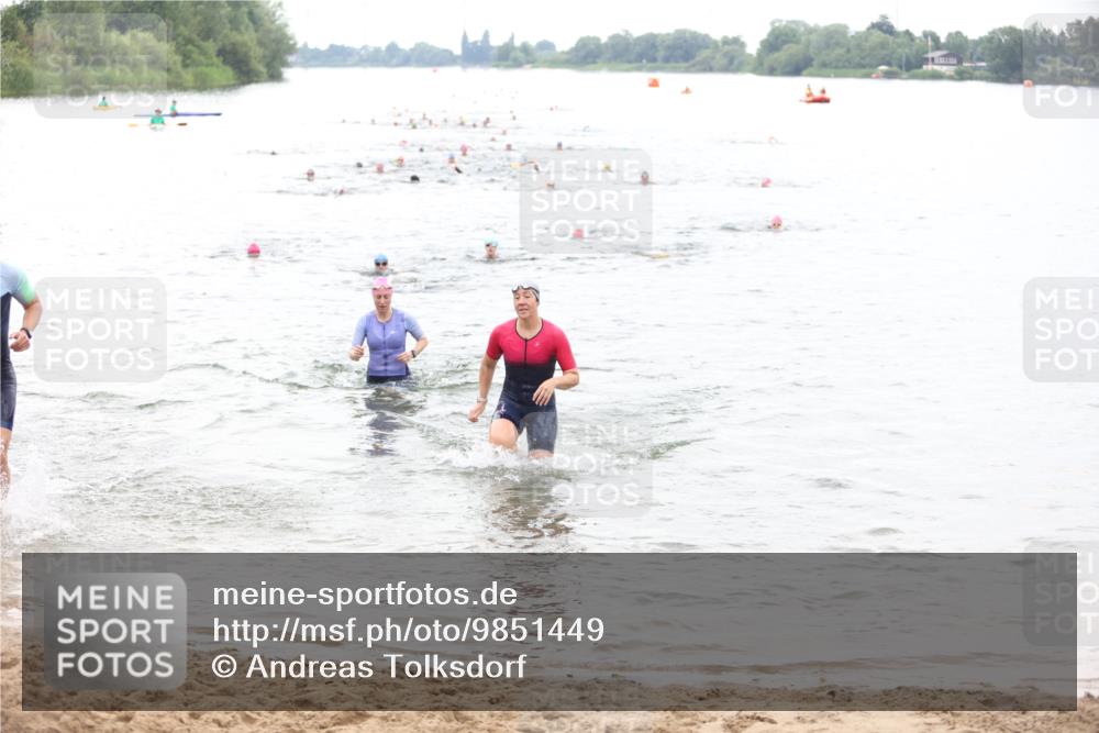 21.06.2026 - 29. Vierlanden-Triathlon Andreas Tolksdorf http://msf.ph/oto/9851449 21.06.2026 10:17:36 Schwimmen 353, 508, 575 meine-sportfotos.de