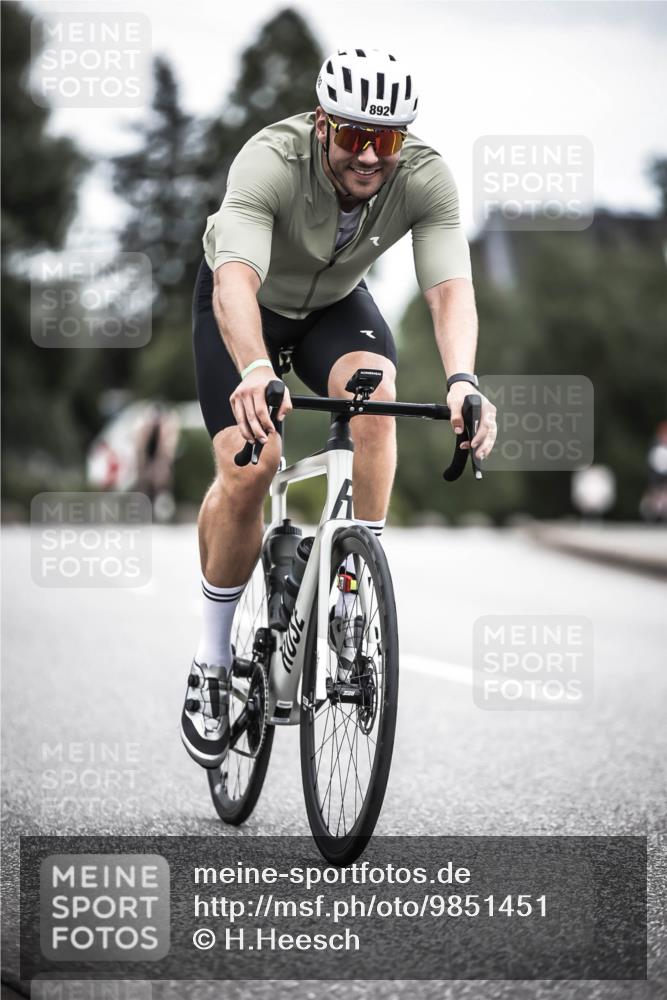 21.06.2026 - 29. Vierlanden-Triathlon H.Heesch http://msf.ph/oto/9851451 21.06.2026 12:02:44 Radfahren 760, 772, 806, 846, 869, 870, 881, 892 meine-sportfotos.de