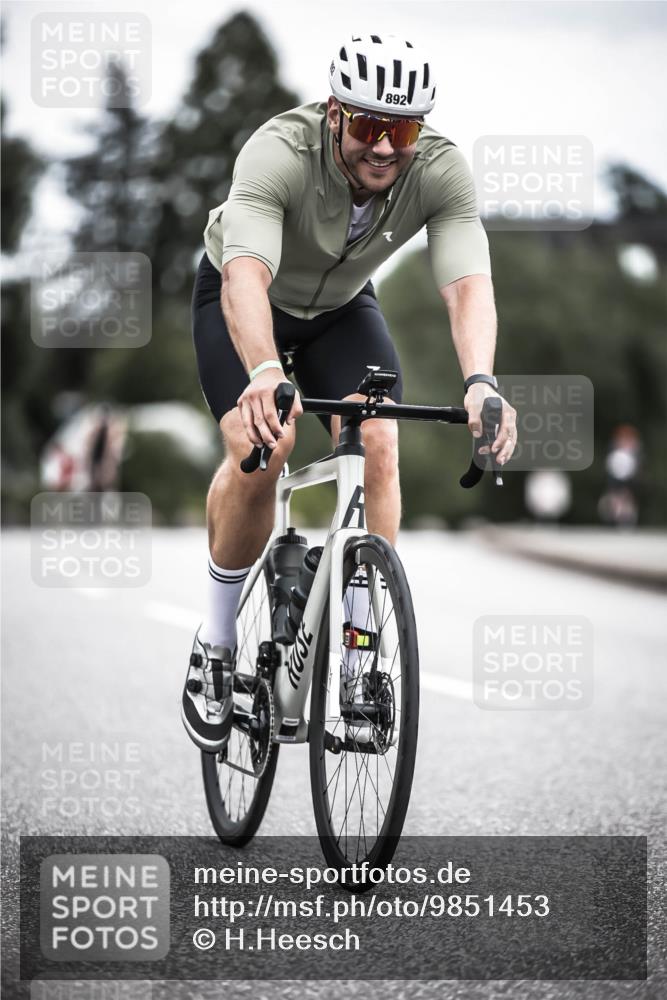 21.06.2026 - 29. Vierlanden-Triathlon H.Heesch http://msf.ph/oto/9851453 21.06.2026 12:02:44 Radfahren 760, 772, 806, 846, 869, 870, 881, 892 meine-sportfotos.de
