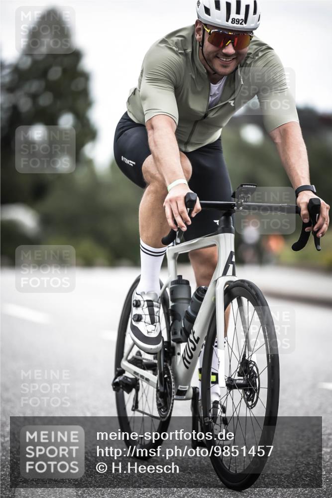 21.06.2026 - 29. Vierlanden-Triathlon H.Heesch http://msf.ph/oto/9851457 21.06.2026 12:02:44 Radfahren 760, 772, 806, 846, 869, 870, 881, 892 meine-sportfotos.de