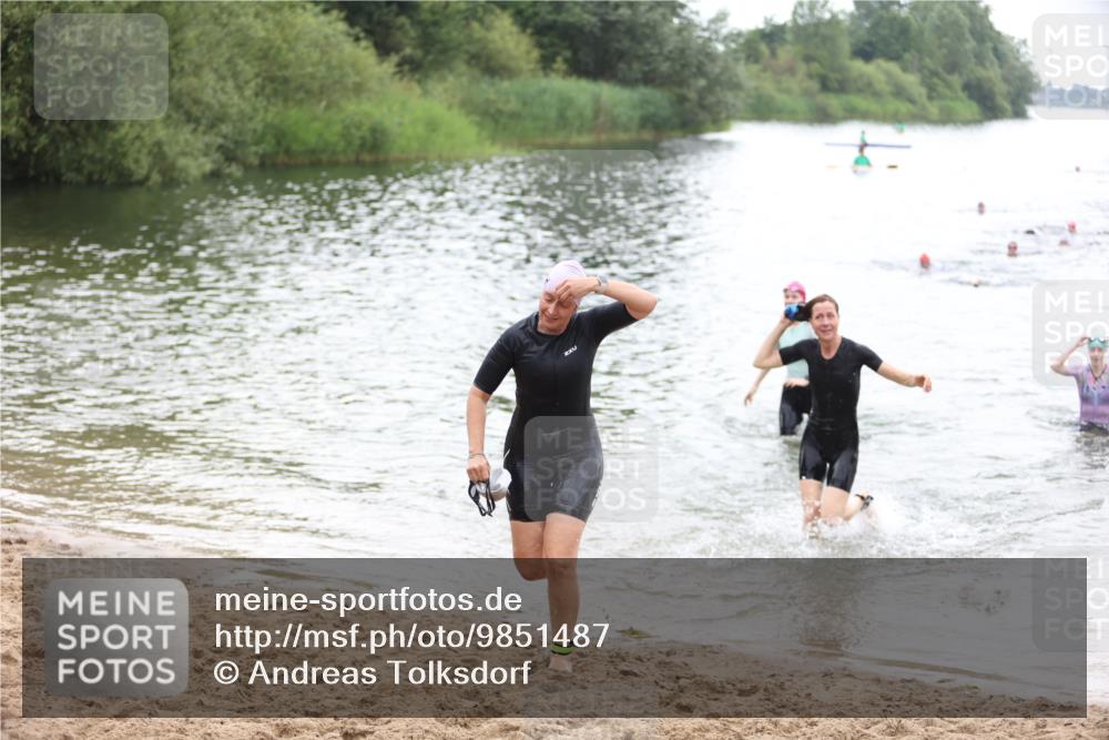 21.06.2026 - 29. Vierlanden-Triathlon Andreas Tolksdorf http://msf.ph/oto/9851487 21.06.2026 10:17:53 Schwimmen 481, 514, 553, 557, 563, 565 meine-sportfotos.de