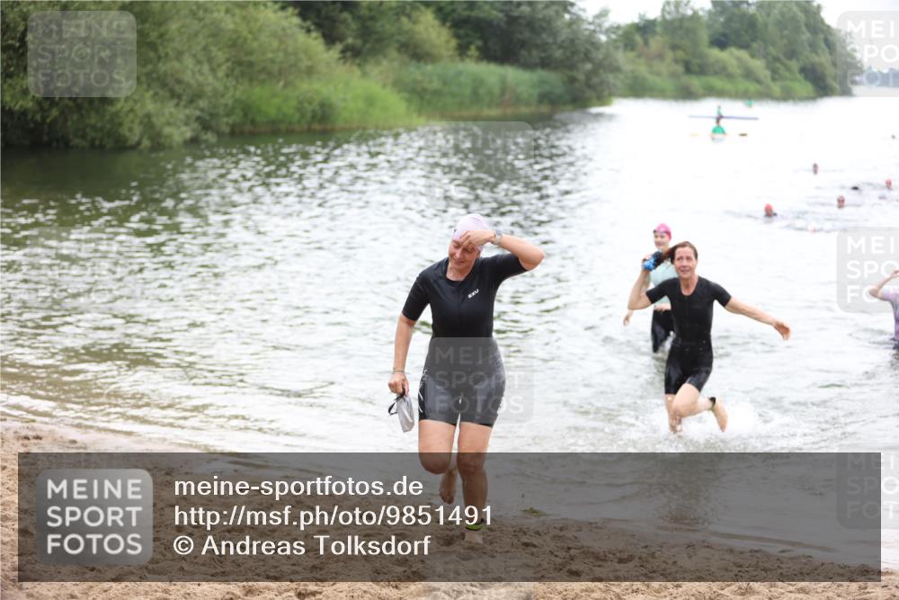 21.06.2026 - 29. Vierlanden-Triathlon Andreas Tolksdorf http://msf.ph/oto/9851491 21.06.2026 10:17:53 Schwimmen 481, 514, 553, 557, 563, 565 meine-sportfotos.de