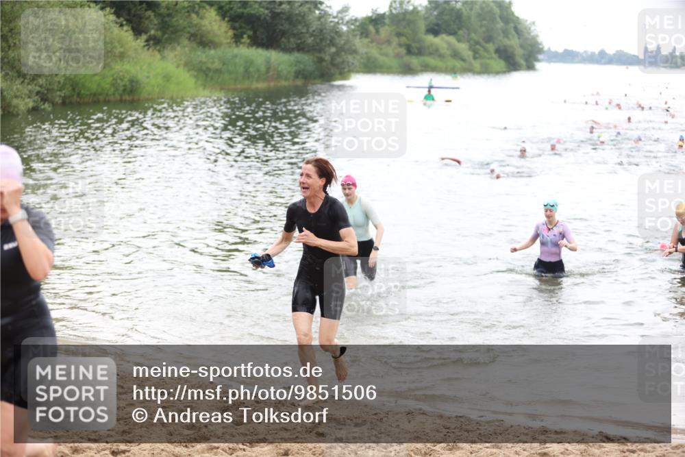 21.06.2026 - 29. Vierlanden-Triathlon Andreas Tolksdorf http://msf.ph/oto/9851506 21.06.2026 10:17:54 Schwimmen 481, 514, 553, 557, 563, 565 meine-sportfotos.de