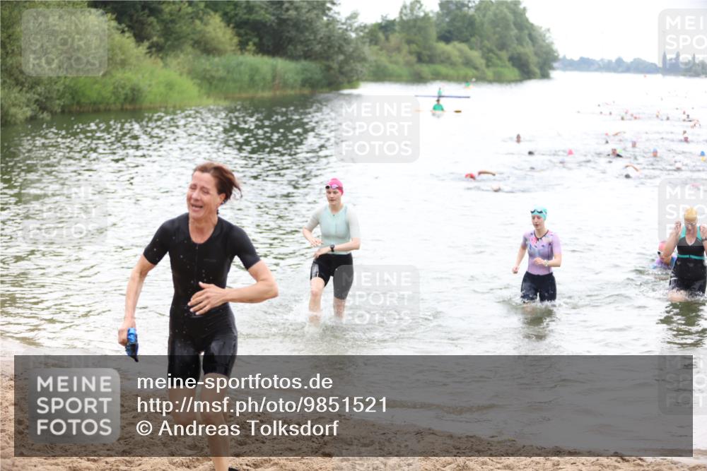 21.06.2026 - 29. Vierlanden-Triathlon Andreas Tolksdorf http://msf.ph/oto/9851521 21.06.2026 10:17:55 Schwimmen 481, 514, 553, 557, 563, 565 meine-sportfotos.de
