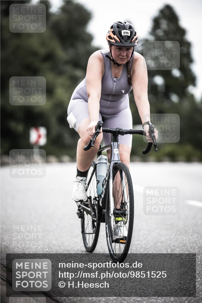21.06.2026 - 29. Vierlanden-Triathlon H.Heesch http://msf.ph/oto/9851525 21.06.2026 12:03:10 Radfahren 296, 651, 666, 741 meine-sportfotos.de