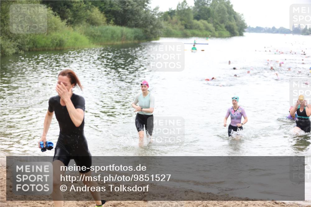 21.06.2026 - 29. Vierlanden-Triathlon Andreas Tolksdorf http://msf.ph/oto/9851527 21.06.2026 10:17:55 Schwimmen 481, 514, 553, 557, 563, 565 meine-sportfotos.de