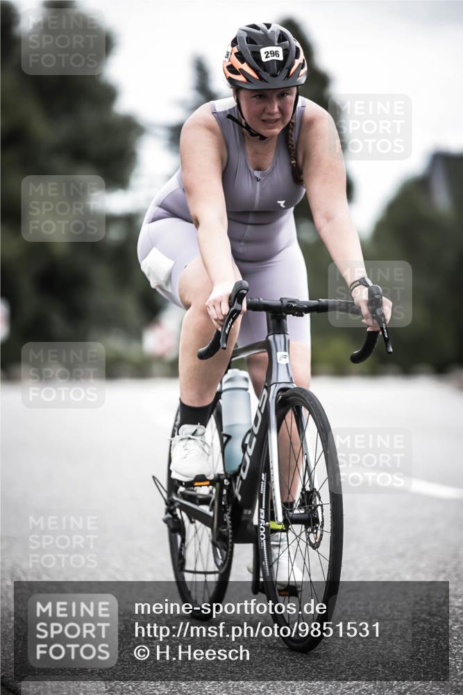 21.06.2026 - 29. Vierlanden-Triathlon H.Heesch http://msf.ph/oto/9851531 21.06.2026 12:03:11 Radfahren 296, 651, 666, 741 meine-sportfotos.de