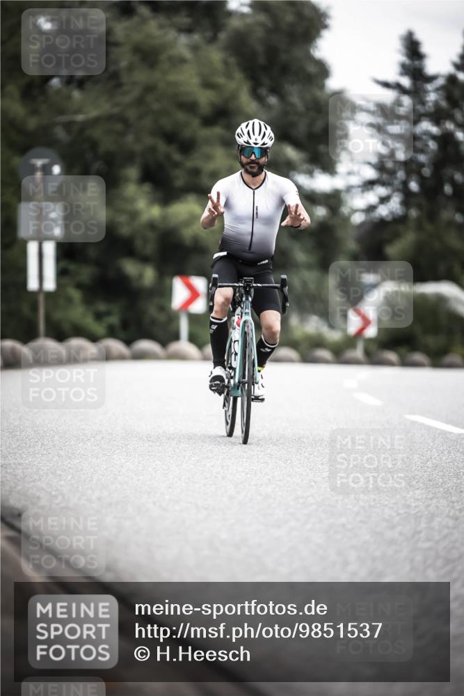 21.06.2026 - 29. Vierlanden-Triathlon H.Heesch http://msf.ph/oto/9851537 21.06.2026 12:03:36 Radfahren 6, 840 meine-sportfotos.de