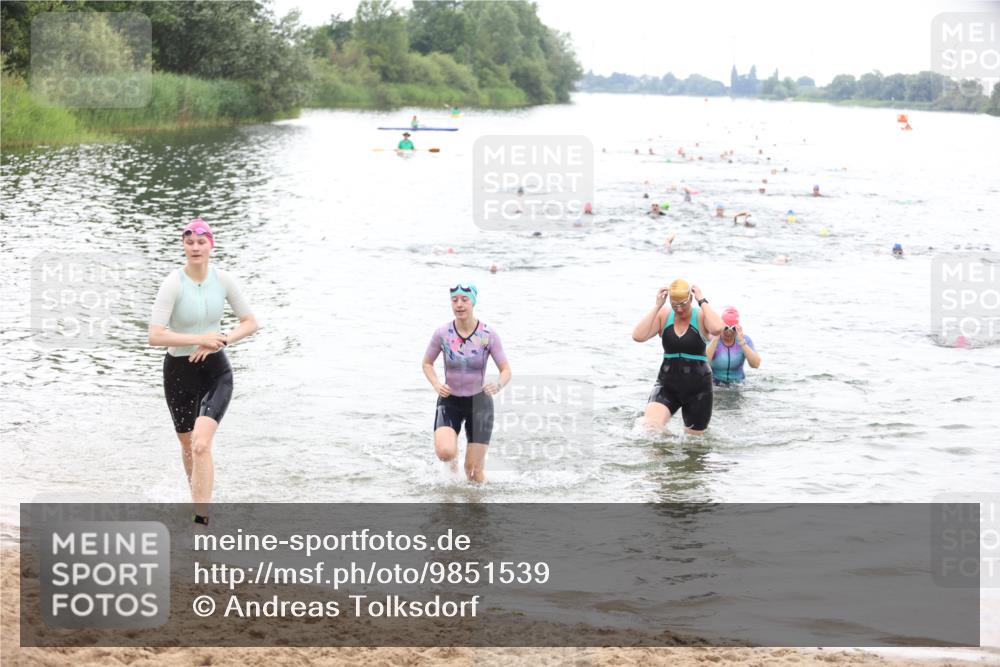 21.06.2026 - 29. Vierlanden-Triathlon Andreas Tolksdorf http://msf.ph/oto/9851539 21.06.2026 10:17:57 Schwimmen 481, 514, 553, 557, 563, 565 meine-sportfotos.de