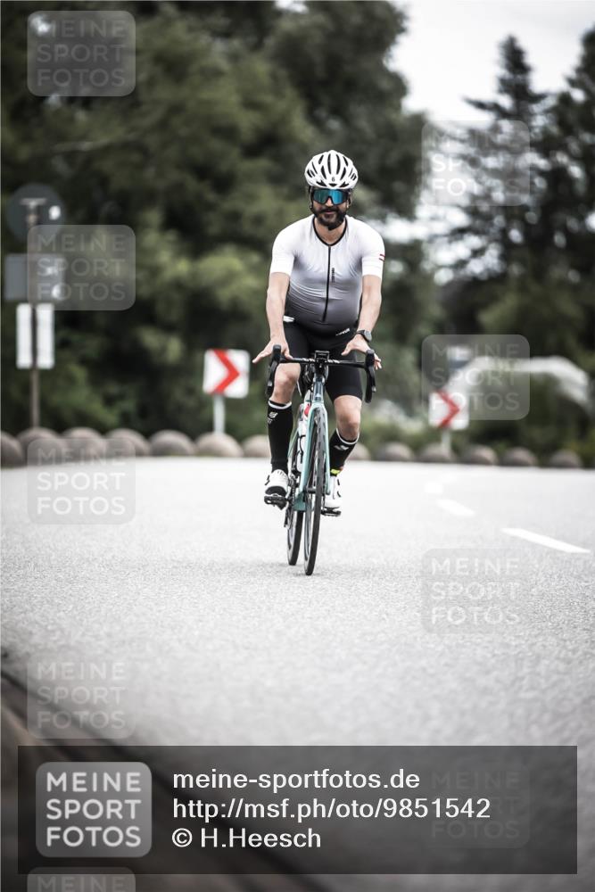 21.06.2026 - 29. Vierlanden-Triathlon H.Heesch http://msf.ph/oto/9851542 21.06.2026 12:03:36 Radfahren 6, 840 meine-sportfotos.de
