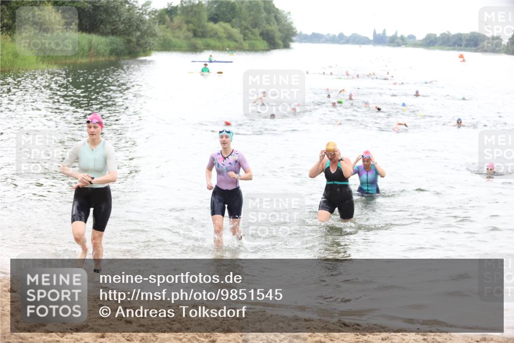 21.06.2026 - 29. Vierlanden-Triathlon Andreas Tolksdorf http://msf.ph/oto/9851545 21.06.2026 10:17:57 Schwimmen 481, 514, 553, 557, 563, 565 meine-sportfotos.de