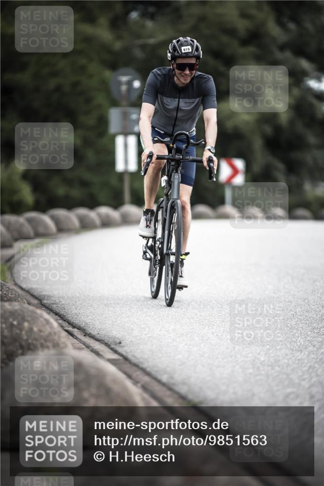 21.06.2026 - 29. Vierlanden-Triathlon H.Heesch http://msf.ph/oto/9851563 21.06.2026 12:03:52 Radfahren 819 meine-sportfotos.de