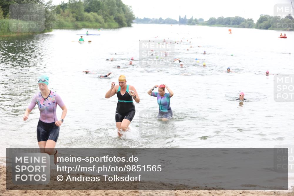 21.06.2026 - 29. Vierlanden-Triathlon Andreas Tolksdorf http://msf.ph/oto/9851565 21.06.2026 10:17:59 Schwimmen 481, 514, 553, 557, 563, 565 meine-sportfotos.de