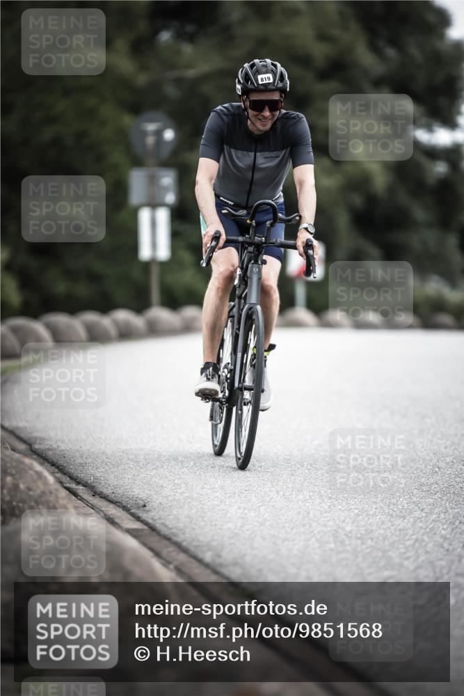 21.06.2026 - 29. Vierlanden-Triathlon H.Heesch http://msf.ph/oto/9851568 21.06.2026 12:03:53 Radfahren 819 meine-sportfotos.de