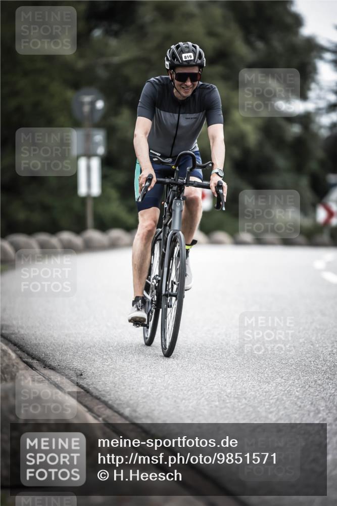 21.06.2026 - 29. Vierlanden-Triathlon H.Heesch http://msf.ph/oto/9851571 21.06.2026 12:03:53 Radfahren 819 meine-sportfotos.de